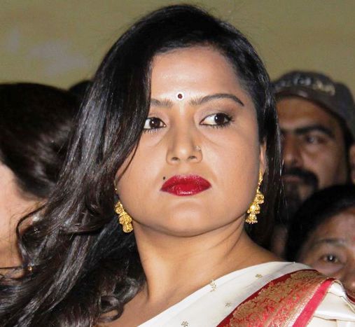 Рекха Тхапа (актриса) Рост, вес, возраст, отношения, муж, биография и многое другое