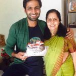 Vaibhav Tatwawaadi mit seiner Mutter