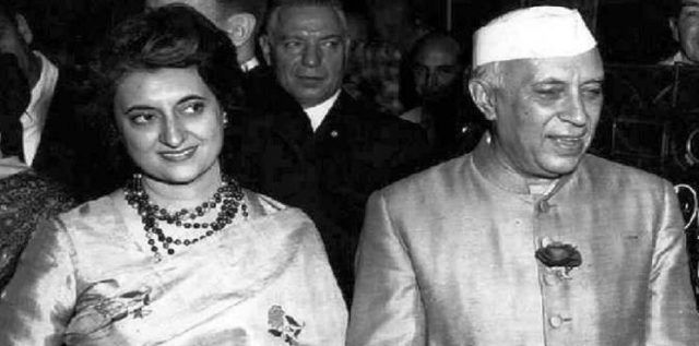 इंदिरा गांधी के साथ जवाहरलाल नेहरू