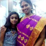 သူမ၏မိခင် Nithyasree Mahadevan နှင့်အတူ Vishnumaya Ramesh