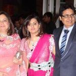 Deepshikha Deshmukh cu părinții ei