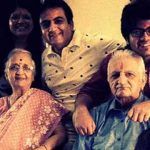 Dilip-Joshi-mit-seinen-Eltern