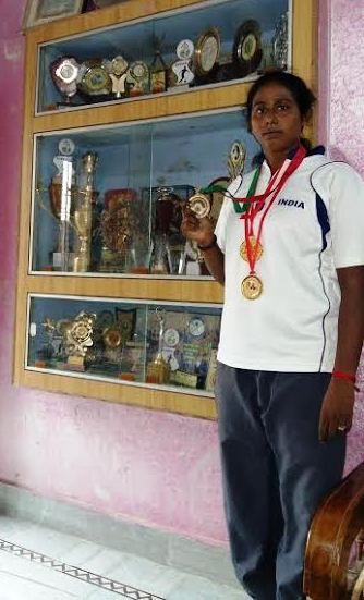 वह भारतीय टीम का हिस्सा थीं जिसने दक्षिण एशियाई खेलों में स्वर्ण पदक जीता था।