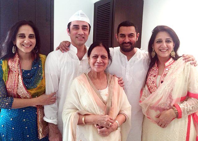परिवार के साथ आमिर खान