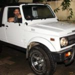 Джон Ейбрахам в колата си Maruti Suzuki Gypsy