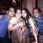 Siddharth vanhempiensa ja sisarensa kanssa