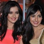 Neha Sharma met haar zus