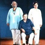 Shashi Kapoor (pa labi) ar brāļiem Raj Kapoor (centrā) un Shammi Kapoor (pa kreisi)