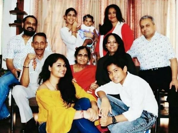 Sakshi Tanwar ailesiyle birlikte