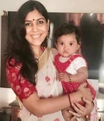 Sakshi Tanwar kızıyla birlikte