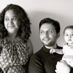 mohammed-zeeshan-ayyub-amb-la-seva-dona-i-la-filla
