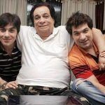 सरफराज खान अपने पिता कादर खान और भाई शाहनवाज खान के साथ