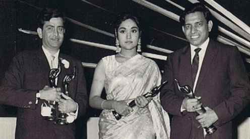 वैजयंतीमाला और गीतकार शैलेंद्र के साथ राज कपूर