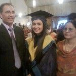 Ayeza Khan กับพ่อแม่ของเธอ