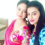 Akshara Singh mit ihrer Mutter Nilima Singh