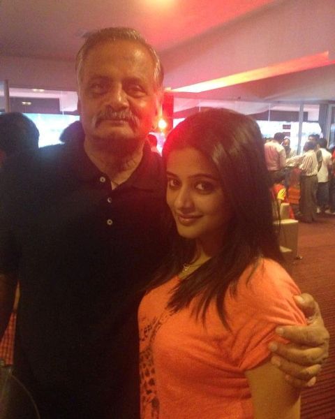 Priyamani mit ihrem Vater
