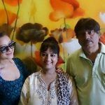 Sheela Sharma se svým manželem a dcerou