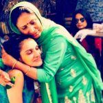 Prianca Sharma bersama ibunya
