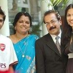 Η Parvathy Omanakuttan με την οικογένειά της