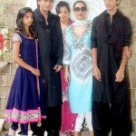 Сухана Хан със семейството си