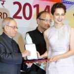 Kangana Ranaut recibiendo el Premio Nacional por la película Queen