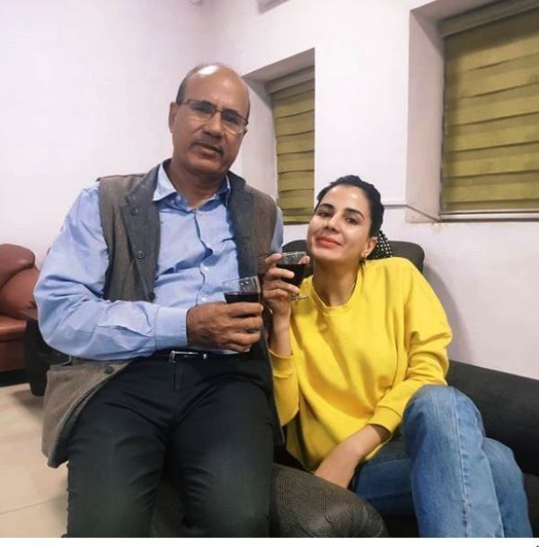 Kirti Kulhari avec son père