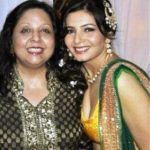 သူမ၏မိခင်နှင့်အတူ Shonali Nagrani