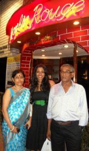 Paoli Dam กับพ่อแม่ของเธอ