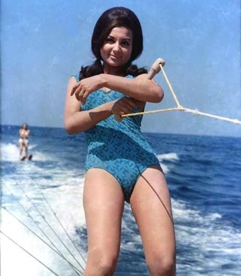 Sharmila Tagore v bikiniju
