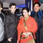 Sonakshi Sinha със семейството си