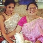Kavita Kaushik với mẹ