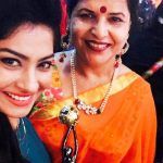 Krishna Mukherjee med sin mor