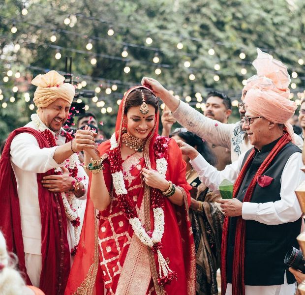 Wedding day photo of Dia Mirza and Vaibhav Rekhi