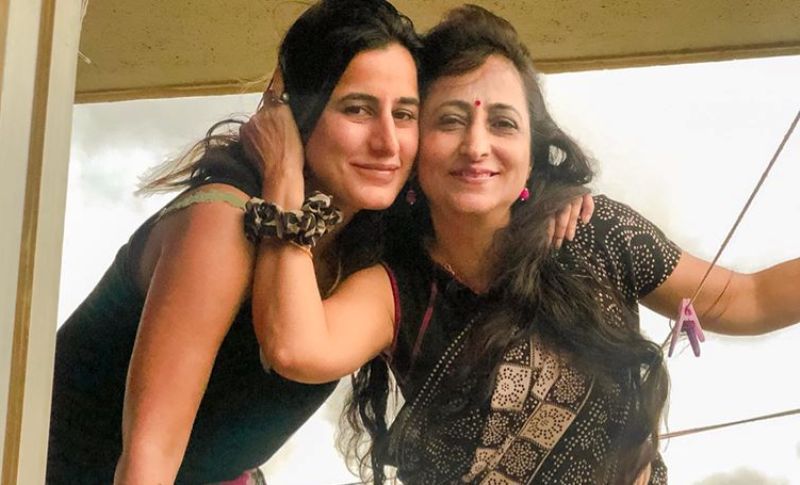 Saloni Chopra với mẹ của cô ấy
