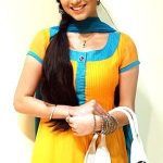 Soumya Seth като Navya