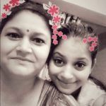 Shivani com sua mãe Manju