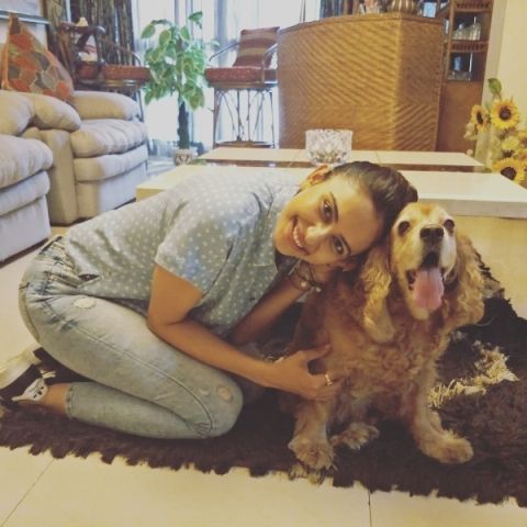 راكول بريت سينغ مع كلبها الأليف