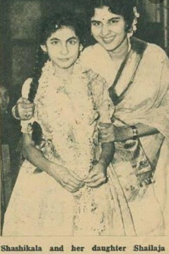 Shashikala com sua filha Shailaja
