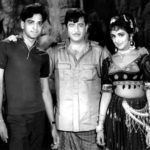 ہیما مالینی (دائیں) اپنے بھائی آر جے چکرورتی (بائیں) اور راج کپور (وسط) کے ساتھ
