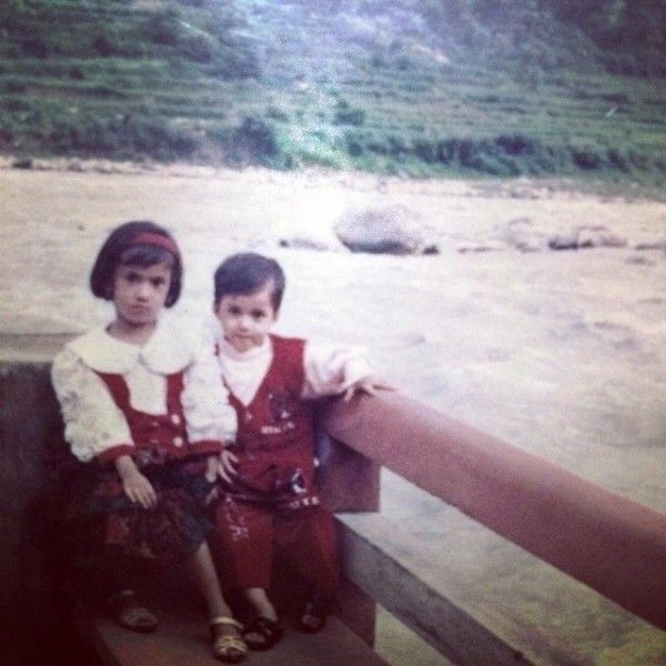 Disha Patani (Phải) và chị gái của cô ấy trong thời thơ ấu của họ
