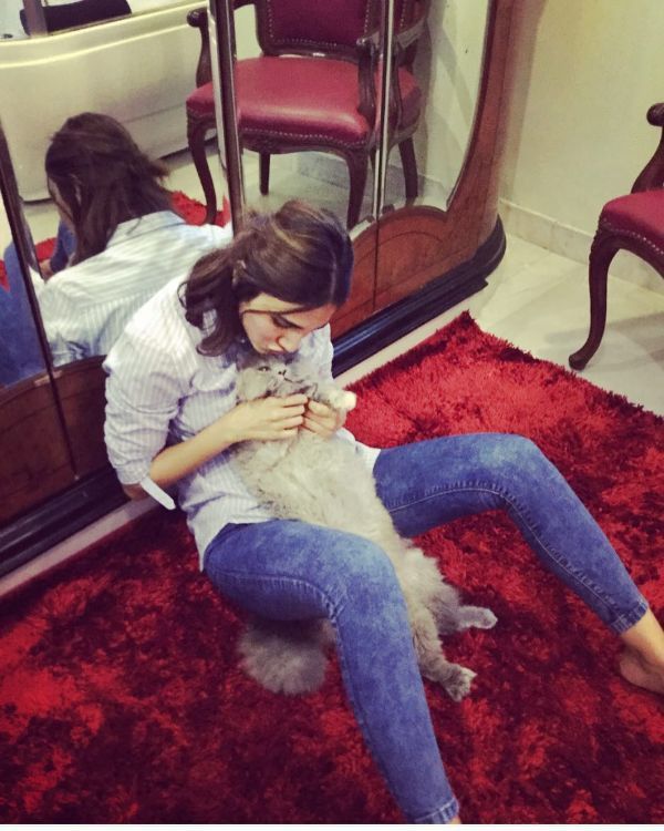 Ваани Капур с нейната котка