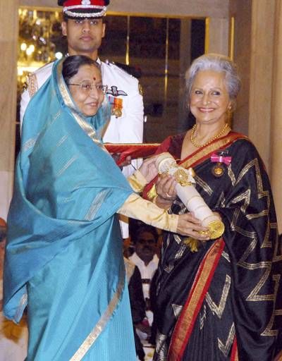 Waheeda Rehman приема Padma Bhushan