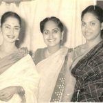 وحیدہ رحمان اپنی والدہ اور بہن سعیدہ رحمان کے ساتھ