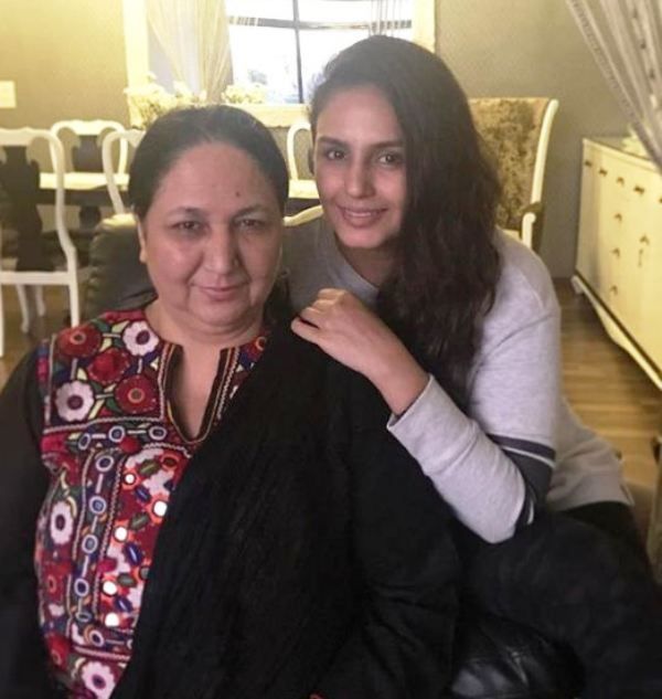 Huma Qureshi med sin mor
