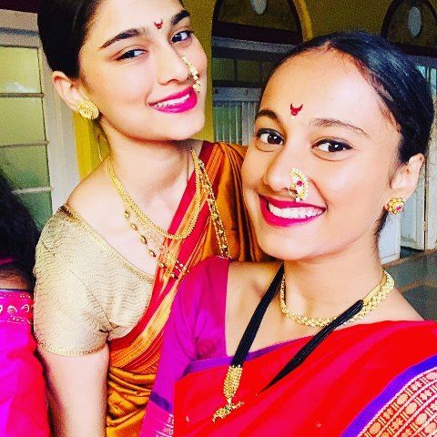 Saiee Manjrekar so svojou nevlastnou sestrou Gauri Ingawale