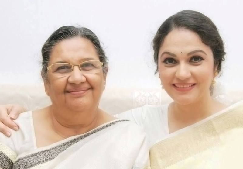 Gracy Singh với mẹ của cô ấy