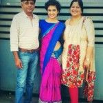 Kriti Kharbanda com os pais