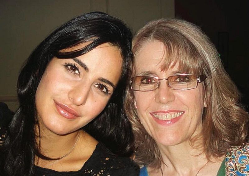 Katrina Kaif, annesi Suzanne Turquotte ile birlikte