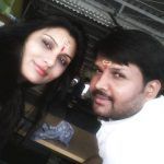Kajal Nishad bersama suaminya Sanjay Nishad