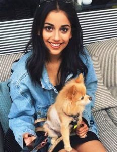 Banita Sandhu, ljubiteljica pasa